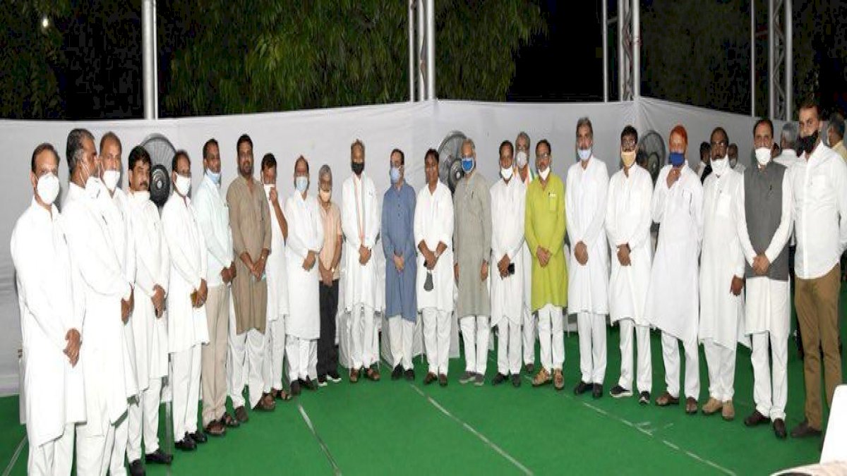 Rajasthan: सचिन पायलट व अशोक गहलोत कैम्प की नहीं कांग्रेस की बात करो Rajasthan: सचिन पायलट व अशोक गहलोत कैम्प की नहीं कांग्रेस की बात करो
