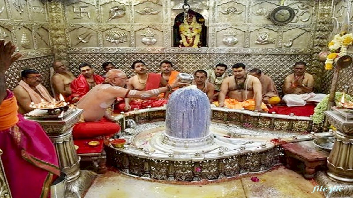 महाकालेश्वर ज्योतिर्लिंग पूजन में पंचामृत स्नान पर रोक महाकालेश्वर ज्योतिर्लिंग पूजन में पंचामृत स्नान पर रोक