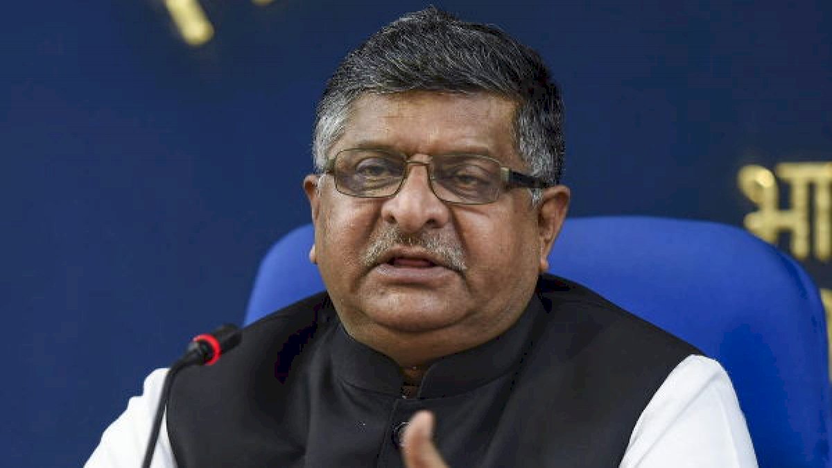 रविशंकर प्रसाद ने फ़ेसबुक पर लगाया विशेष विचारधारा समर्थक होने का आरोप रविशंकर प्रसाद ने फ़ेसबुक पर लगाया विशेष विचारधारा समर्थक होने का आरोप