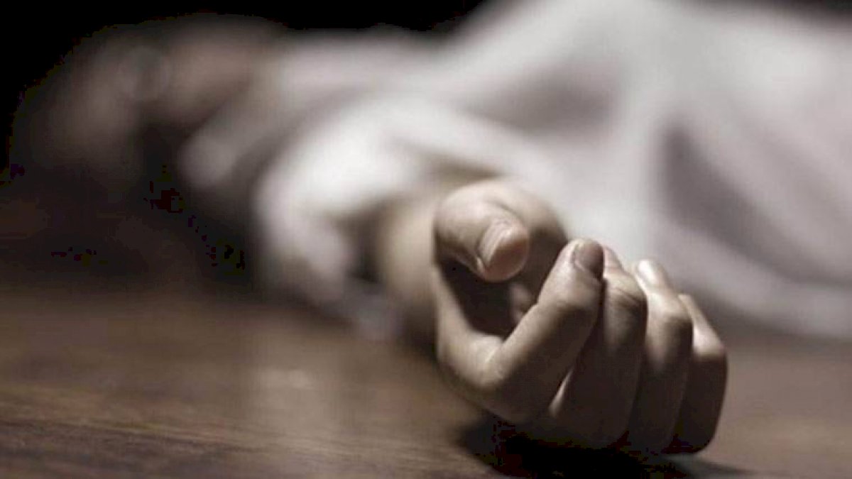 Suicide in Bhopal: मोबाइल नहीं होने से दु:खी युवक ने की खुदकुशी Suicide in Bhopal: मोबाइल नहीं होने से दु:खी युवक ने की खुदकुशी