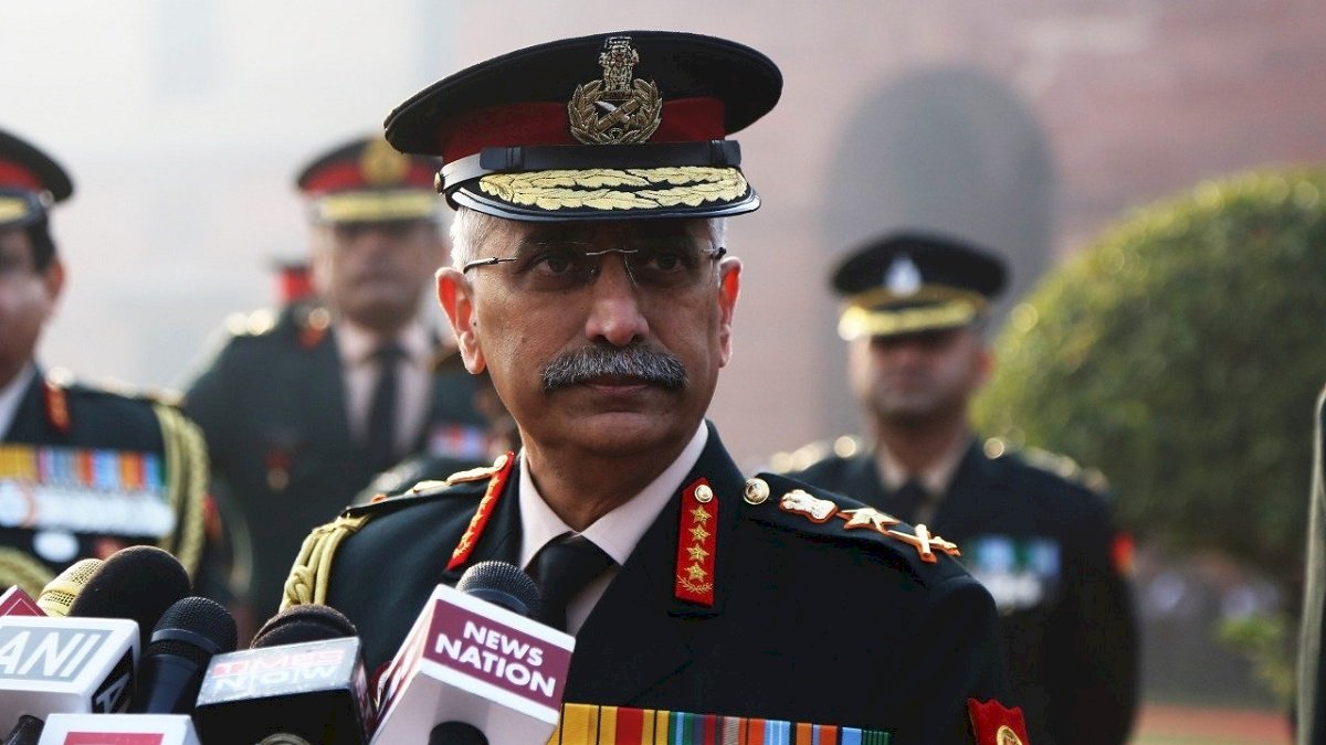 India China Face Off: थल सेनाध्यक्ष पहुंचे लद्दाख, सैनिकों से कहा हर स्थिति के लिए तैयार रहें India China Face Off: थल सेनाध्यक्ष पहुंचे लद्दाख, सैनिकों से कहा हर स्थिति के लिए तैयार रहें