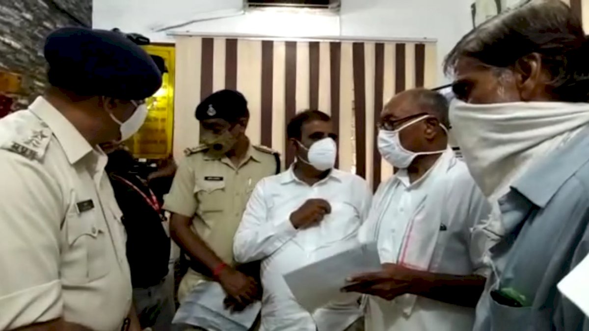 Digvijaya Singh: दीवार गिरने से हुई मौत पर दिग्विजय सिंह ने की शिकायत Digvijaya Singh: दीवार गिरने से हुई मौत पर दिग्विजय सिंह ने की शिकायत