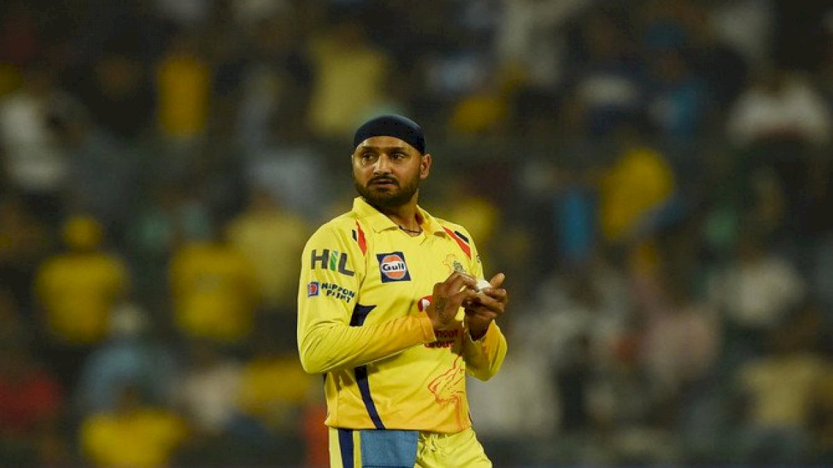 IPL 2020: सुरेश रैना के बाद हरभजन भी आईपीएल से बाहर IPL 2020: सुरेश रैना के बाद हरभजन भी आईपीएल से बाहर