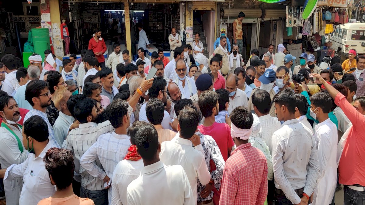 Bhind: बेरोजगारों के प्रदर्शन में चली गोली, बीजेपी पर हंगामे का आरोप Bhind: बेरोजगारों के प्रदर्शन में चली गोली, बीजेपी पर हंगामे का आरोप