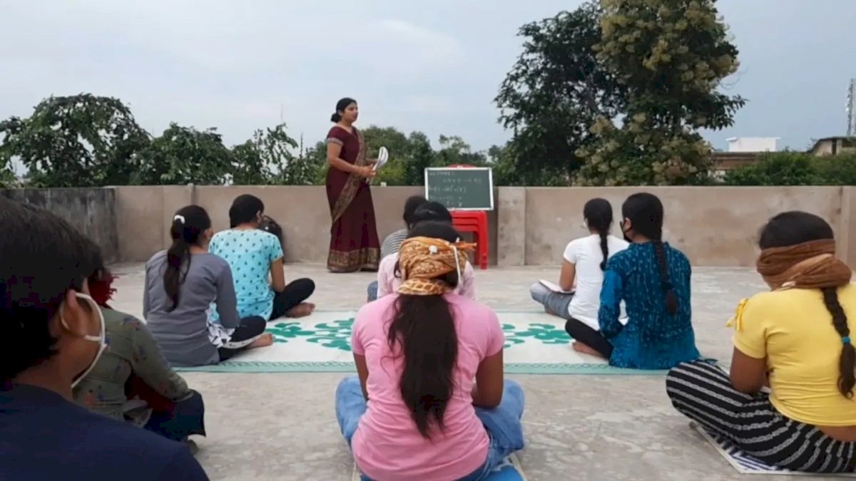 Teacher's Day 2020: कोरोना काल में डटे हुए शिक्षकों को सलाम Teacher's Day 2020: कोरोना काल में डटे हुए शिक्षकों को सलाम