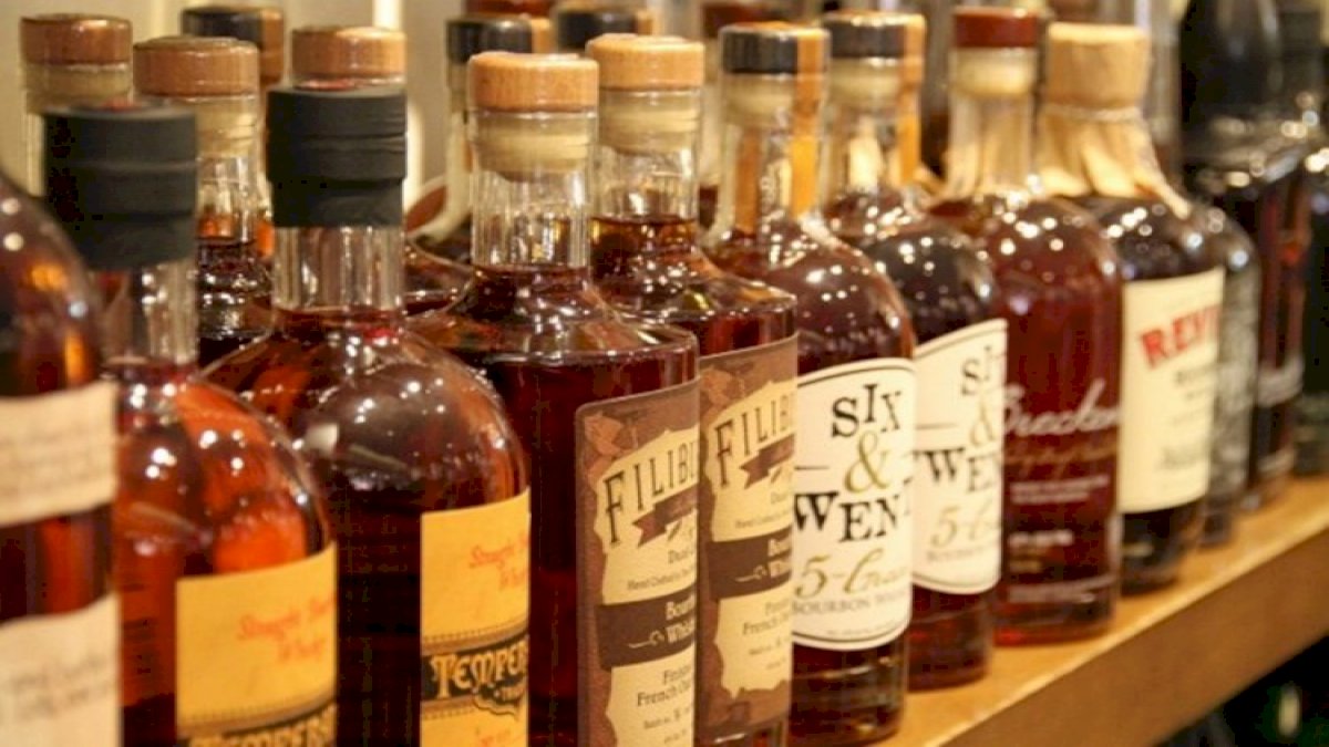MP Liquor Shops: एमपी में रात 11.30 बजे तक खुलेंगी शराब दुकानें, अहाते रात 12 बजे तक MP Liquor Shops: एमपी में रात 11.30 बजे तक खुलेंगी शराब दुकानें, अहाते रात 12 बजे तक