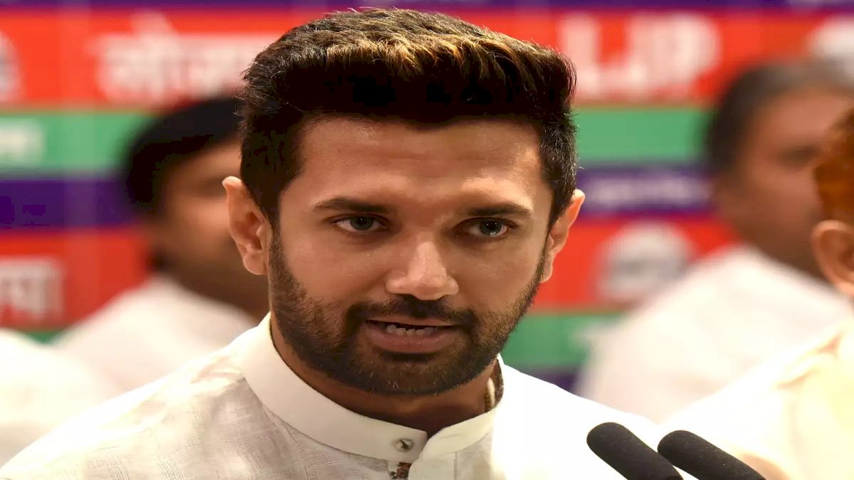 Bihar Elections 2020: जेडीयू के खिलाफ सभी सीटों पर उम्मीदवार उतारेंगे चिराग पासवान Bihar Elections 2020: जेडीयू के खिलाफ सभी सीटों पर उम्मीदवार उतारेंगे चिराग पासवान