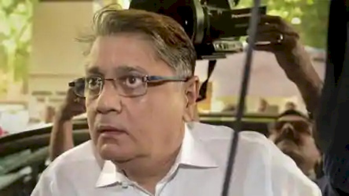 ICICI-Videocon Case: मनी लांड्रिंग मामले में ED ने दीपक कोचर को किया गिरफ्तार ICICI-Videocon Case: मनी लांड्रिंग मामले में ED ने दीपक कोचर को किया गिरफ्तार