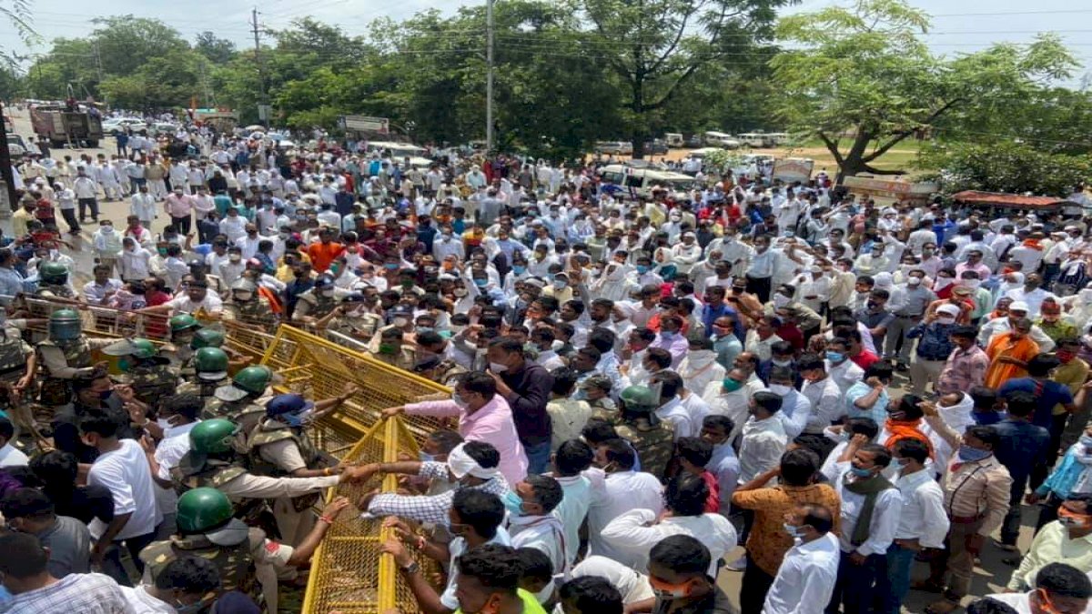 MP Farmers Protest: छिंदवाड़ा में किसानों का प्रदर्शन MP Farmers Protest: छिंदवाड़ा में किसानों का प्रदर्शन