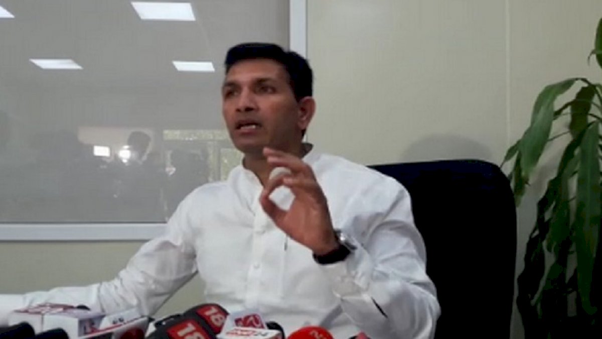 Jitu Patwari: गाय का निवाला छीनकर मंत्रियों का टैक्स भर रही है शिवराज सरकार Jitu Patwari: गाय का निवाला छीनकर मंत्रियों का टैक्स भर रही है शिवराज सरकार