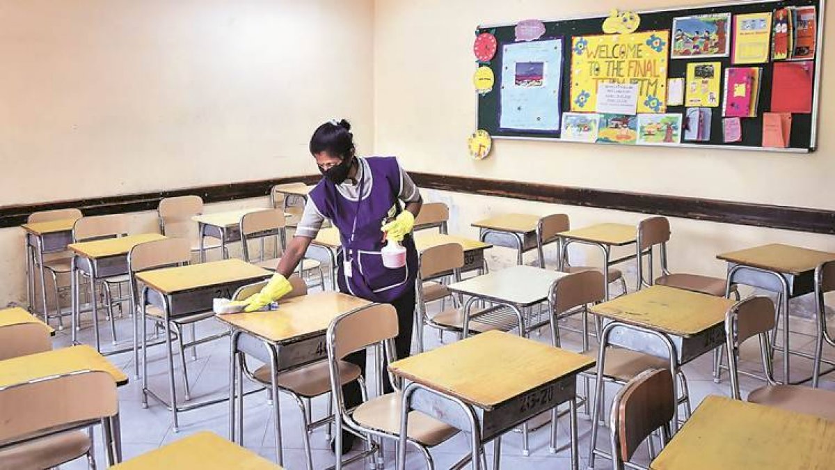Schools Reopening Guidelines: 21 सितंबर से खुलेंगे 9 वीं से 12 वीं तक के स्कूल, नियम जारी Schools Reopening Guidelines: 21 सितंबर से खुलेंगे 9 वीं से 12 वीं तक के स्कूल, नियम जारी