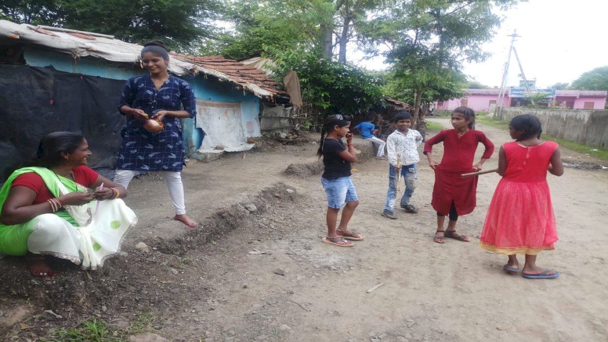 सीहोर जिले के 30 फीसदी बच्चों के पास मोबाइल नहीं, कैसे पढ़े ऑनलाइन सीहोर जिले के 30 फीसदी बच्चों के पास मोबाइल नहीं, कैसे पढ़े ऑनलाइन