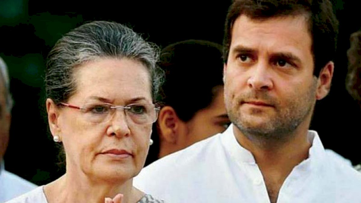 Sonia Gandhi: इलाज के लिए राहुल गांधी के साथ अमेरिका रवाना Sonia Gandhi: इलाज के लिए राहुल गांधी के साथ अमेरिका रवाना