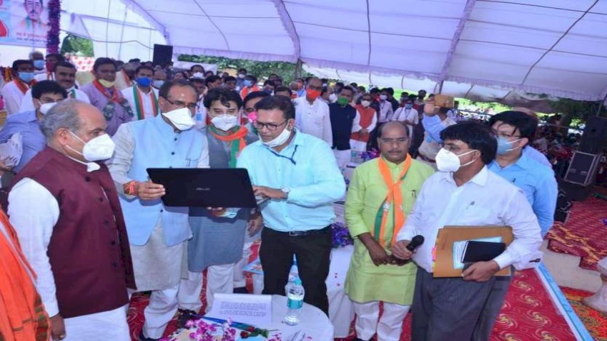 सीएम शिवराज चौहान की सभा के बाद शिवपुरी कलेक्टर और एसपी पॉजिटिव सीएम शिवराज चौहान की सभा के बाद शिवपुरी कलेक्टर और एसपी पॉजिटिव
