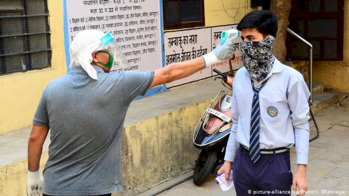 Corona Health Guidelines: कोरोना से ठीक होने के बाद भी दिक्कत, स्वास्थ्य मंत्रालय की नई गाइड लाइन Corona Health Guidelines: कोरोना से ठीक होने के बाद भी दिक्कत, स्वास्थ्य मंत्रालय की नई गाइड लाइन