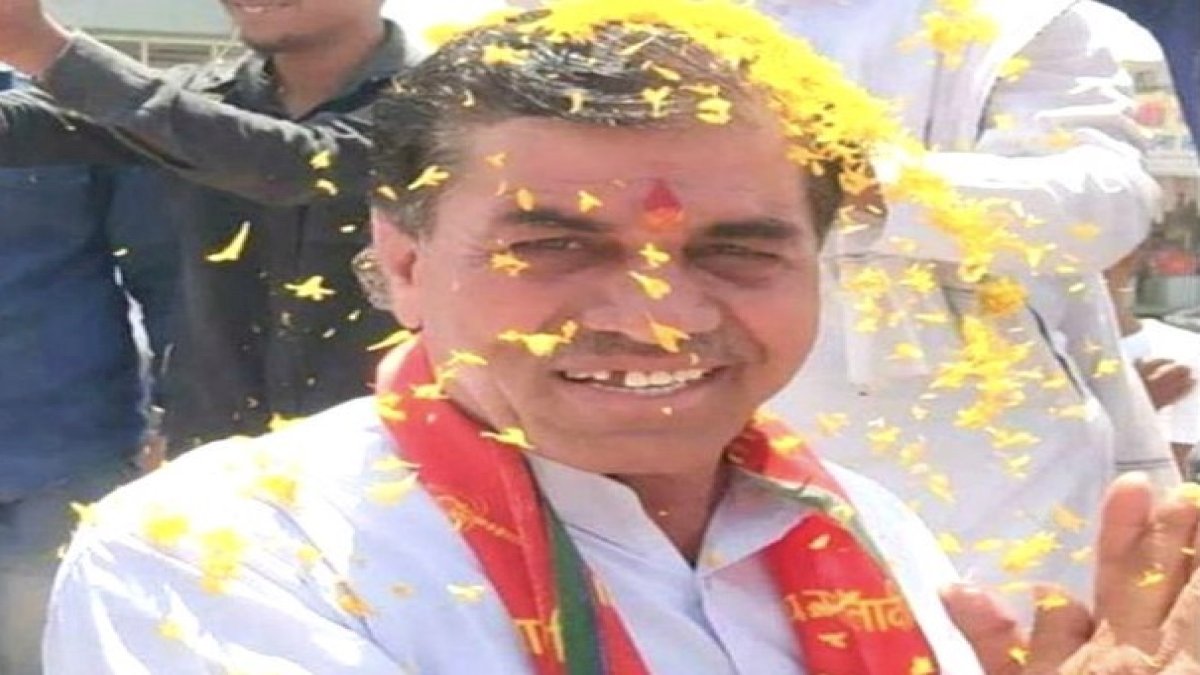 स्मृति शेष: सरलता, सज्जनता और नैतिकता के प्रतिबिंब थे विधायक गोवर्धन दांगी स्मृति शेष: सरलता, सज्जनता और नैतिकता के प्रतिबिंब थे विधायक गोवर्धन दांगी