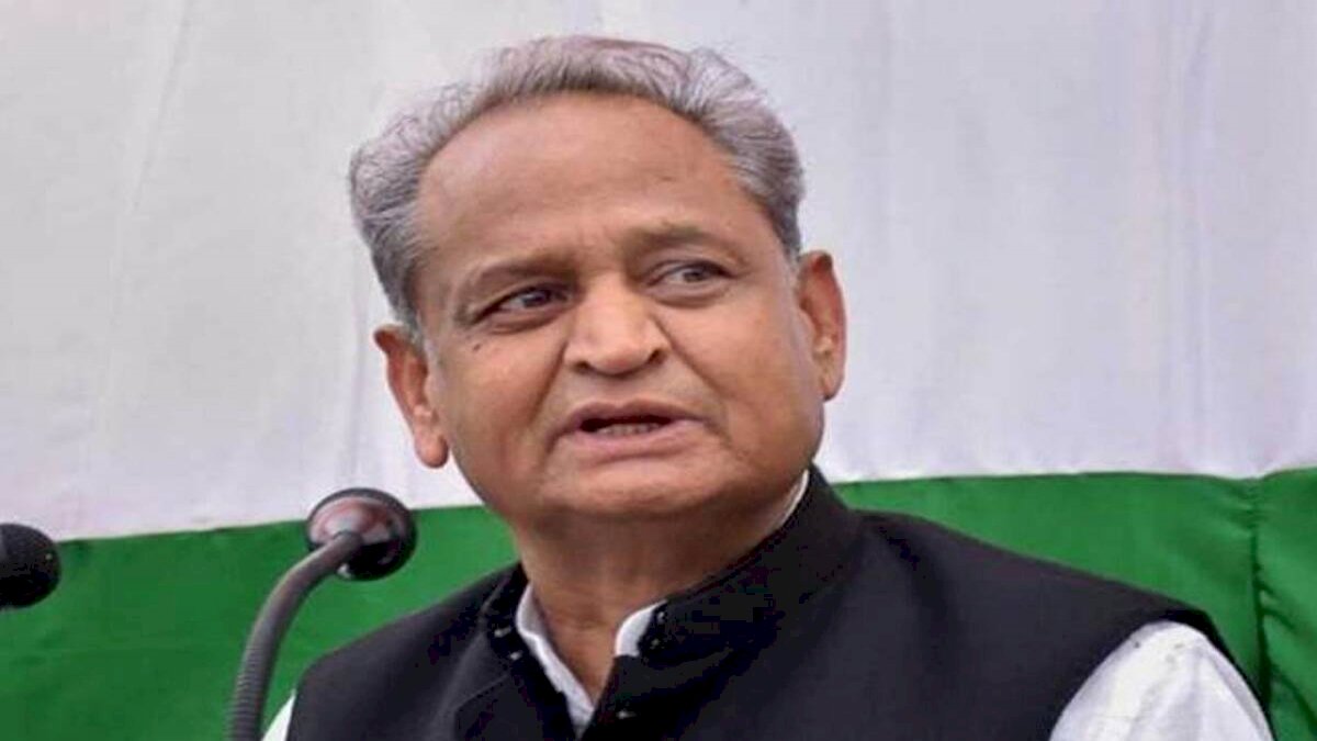 Rajasthan: कांग्रेस विधायक की सीएम अशोक गहलोत को चिट्ठी से गरमाई सियासत Rajasthan: कांग्रेस विधायक की सीएम अशोक गहलोत को चिट्ठी से गरमाई सियासत