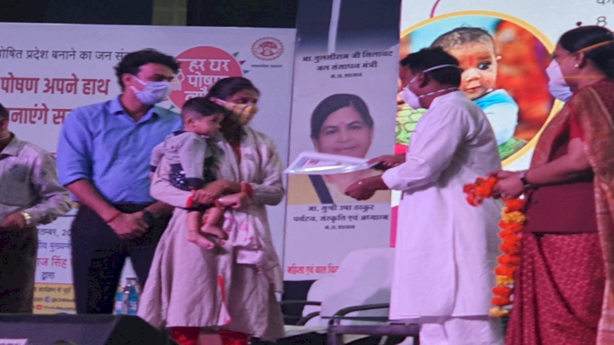 Poshan Mahotsav: बीजेपी के मंत्री तुलसी सिलावट की गलती से बच्चों का जीवन दांव पर Poshan Mahotsav: बीजेपी के मंत्री तुलसी सिलावट की गलती से बच्चों का जीवन दांव पर