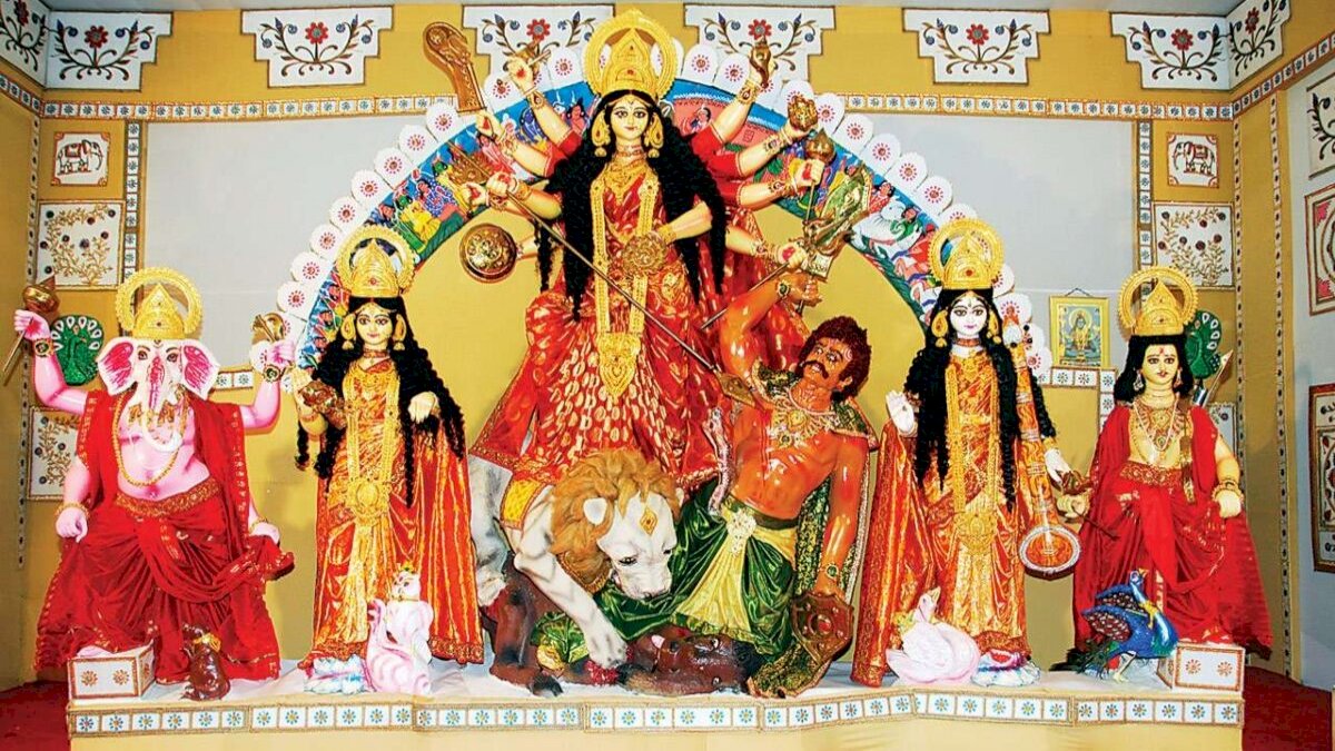 Durga Pooja Guideline: नवरात्रि में नहीं होगी गरबा की धूम, 6 फीट तक की दुर्गा प्रतिमा Durga Pooja Guideline: नवरात्रि में नहीं होगी गरबा की धूम, 6 फीट तक की दुर्गा प्रतिमा