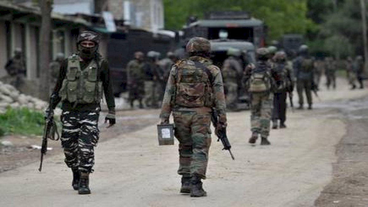 Shopian Encounter: सेना ने माना कि जवानों ने किया फर्ज़ी एनकाउंटर, आतंकी नहीं तीन मजदूर मारे Shopian Encounter: सेना ने माना कि जवानों ने किया फर्ज़ी एनकाउंटर, आतंकी नहीं तीन मजदूर मारे