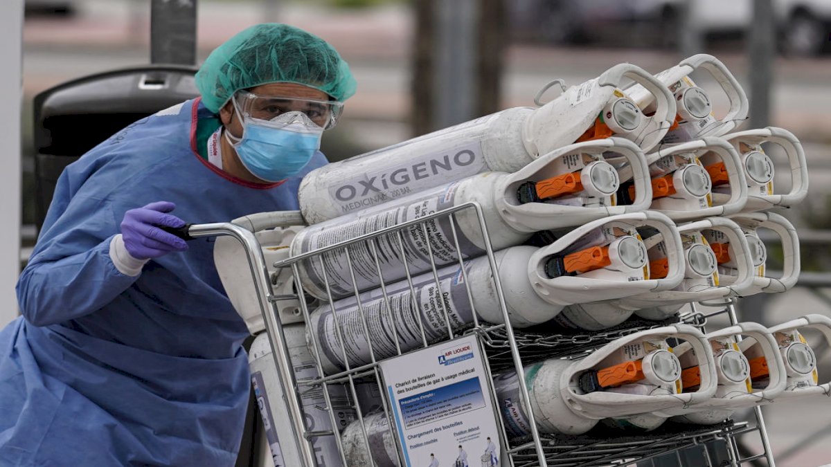 Oxygen Crisis: केंद्र का राज्यों को निर्देश, ऑक्सीजन सप्लाई न रोकें Oxygen Crisis: केंद्र का राज्यों को निर्देश, ऑक्सीजन सप्लाई न रोकें