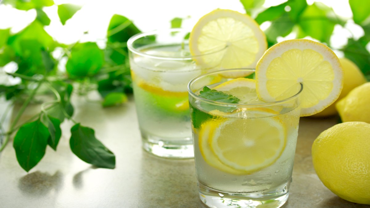 Benefits Of Lemon Water: नींबू पानी 100 तरह के रोग के लिए गुणकारी Benefits Of Lemon Water: नींबू पानी 100 तरह के रोग के लिए गुणकारी