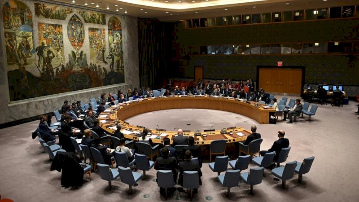 Iran Embargo: ईरान पर प्रतिबंध के मामले में यूरोपीय देश और अमेरिका आमने सामने Iran Embargo: ईरान पर प्रतिबंध के मामले में यूरोपीय देश और अमेरिका आमने सामने