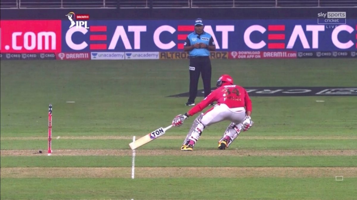 IPL 2020: किंग्स इलेवन ने मैच रेफरी से की अंपायर नितिन मेनन की शिकायत IPL 2020: किंग्स इलेवन ने मैच रेफरी से की अंपायर नितिन मेनन की शिकायत