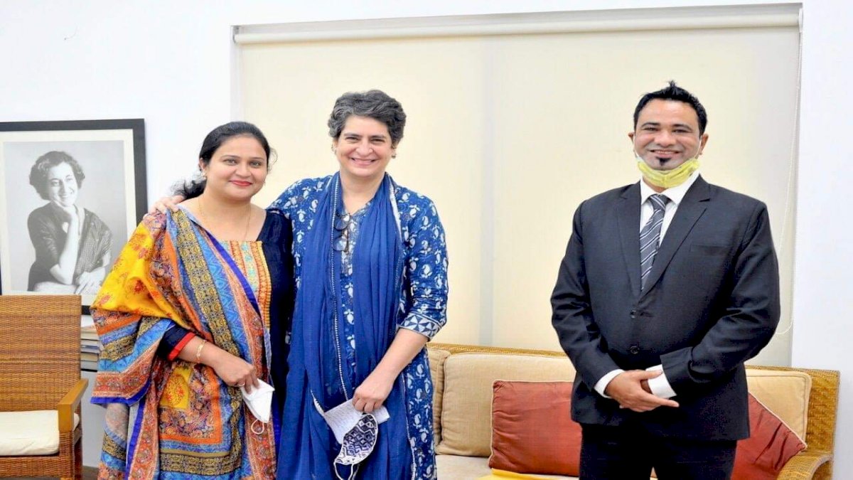Dr. Kafeel Khan: परिवार के साथ कांग्रेस महासचिव प्रियंका गांधी से मिले डॉ कफील खान Dr. Kafeel Khan: परिवार के साथ कांग्रेस महासचिव प्रियंका गांधी से मिले डॉ कफील खान