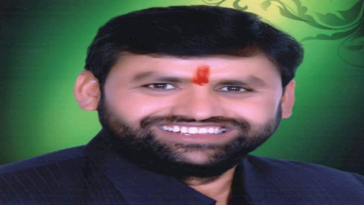 Ravindra Singh Tomar: दिमनी से सिंधिया समर्थक नेता कमल नाथ ने जताया है भरोसा Ravindra Singh Tomar: दिमनी से सिंधिया समर्थक नेता कमल नाथ ने जताया है भरोसा