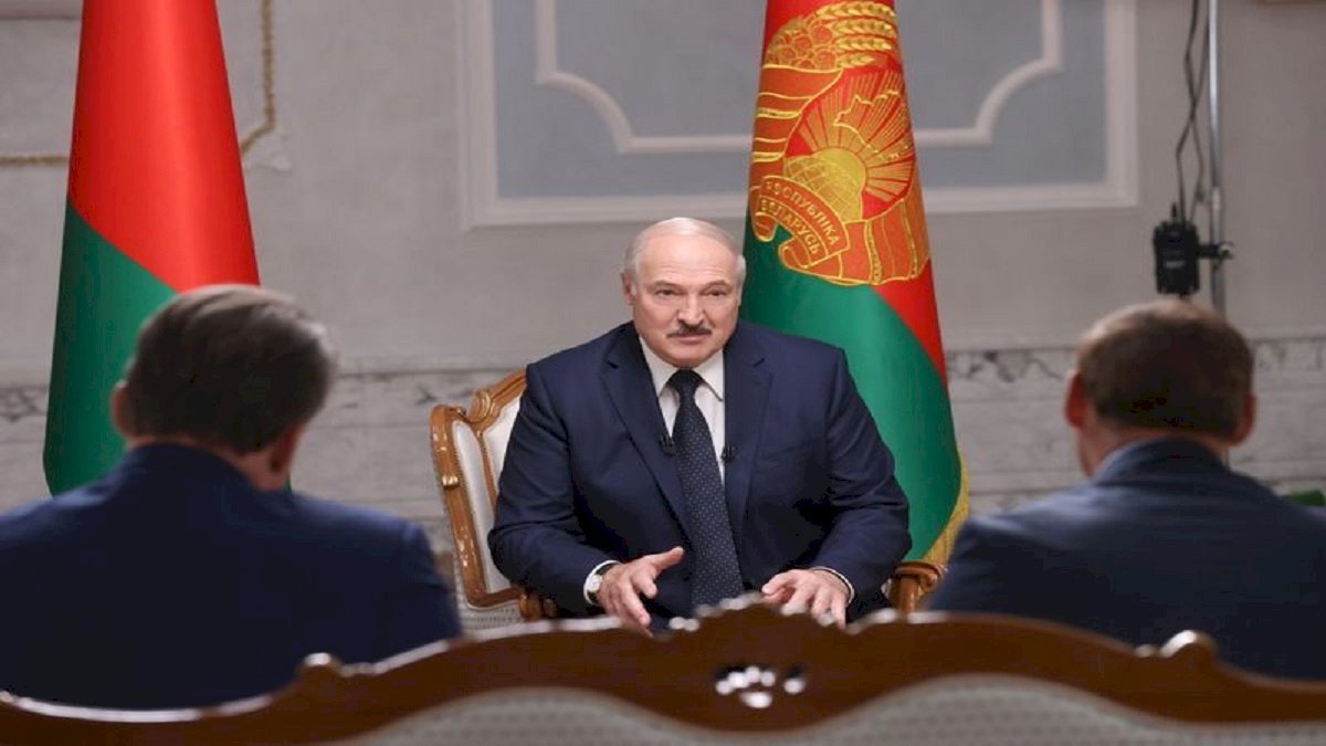 Belarus Protests: आखिर दुश्मन देश के 'तानाशाह' की मदद क्यों कर रही है रूस की मीडिया Belarus Protests: आखिर दुश्मन देश के 'तानाशाह' की मदद क्यों कर रही है रूस की मीडिया