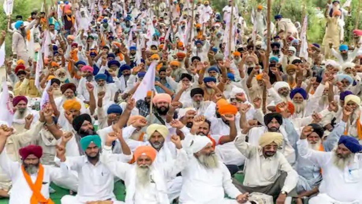 Farm Bill 2020: कृषि बिल के विरोध में पंजाब के किसानों का रेल रोको आंदोलन, 28 ट्रेनों को करना पड़ा रद्द Farm Bill 2020: कृषि बिल के विरोध में पंजाब के किसानों का रेल रोको आंदोलन, 28 ट्रेनों को करना पड़ा रद्द