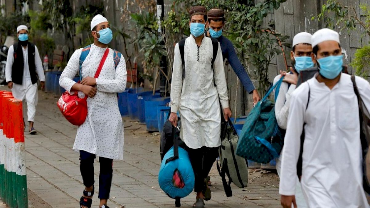 Bombay HC: तबलीगी जमात के सदस्यों के खिलाफ FIR रद्द, बॉम्बे हाई कोर्ट ने माना कोरोना फैलाने का कोई सबूत नहीं Bombay HC: तबलीगी जमात के सदस्यों के खिलाफ FIR रद्द, बॉम्बे हाई कोर्ट ने माना कोरोना फैलाने का कोई सबूत नहीं