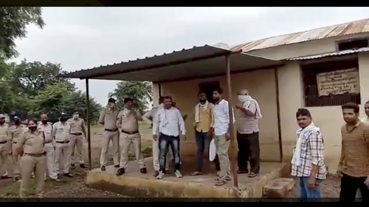 एमपी के कृषि मंत्री कमल पटेल के जिले हरदा में तीन किसानों ने किया आत्महत्या का प्रयास एमपी के कृषि मंत्री कमल पटेल के जिले हरदा में तीन किसानों ने किया आत्महत्या का प्रयास