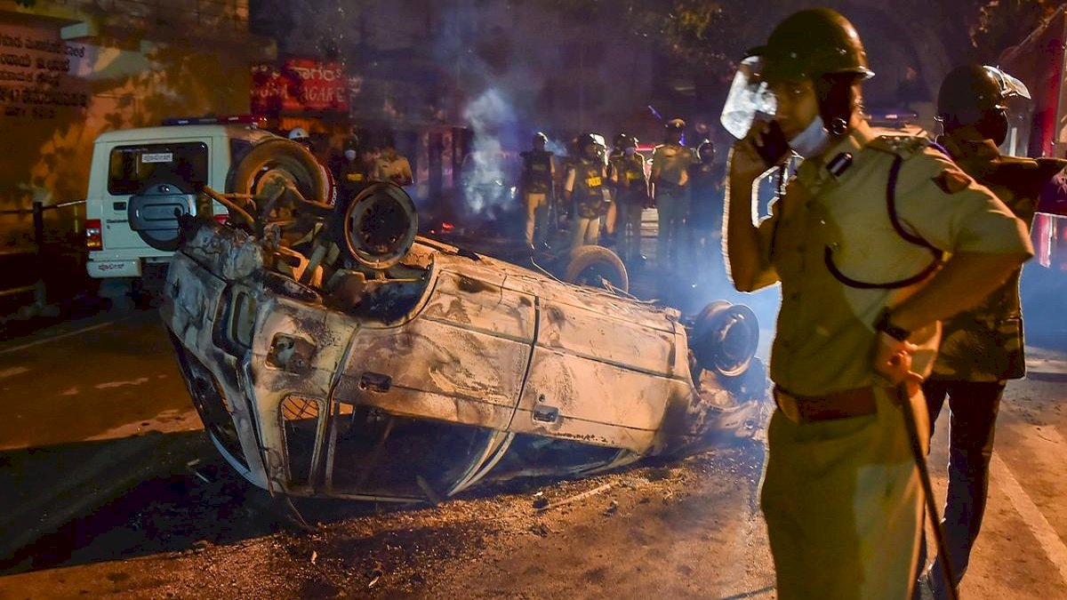 Bengaluru Violence: NIA ने बेंगलुरू हिंसा के मुख्य साजिशकर्ता को किया गिरफ्तार, 11 अगस्त के बाद से फरार था आरोपी Bengaluru Violence: NIA ने बेंगलुरू हिंसा के मुख्य साजिशकर्ता को किया गिरफ्तार, 11 अगस्त के बाद से फरार था आरोपी