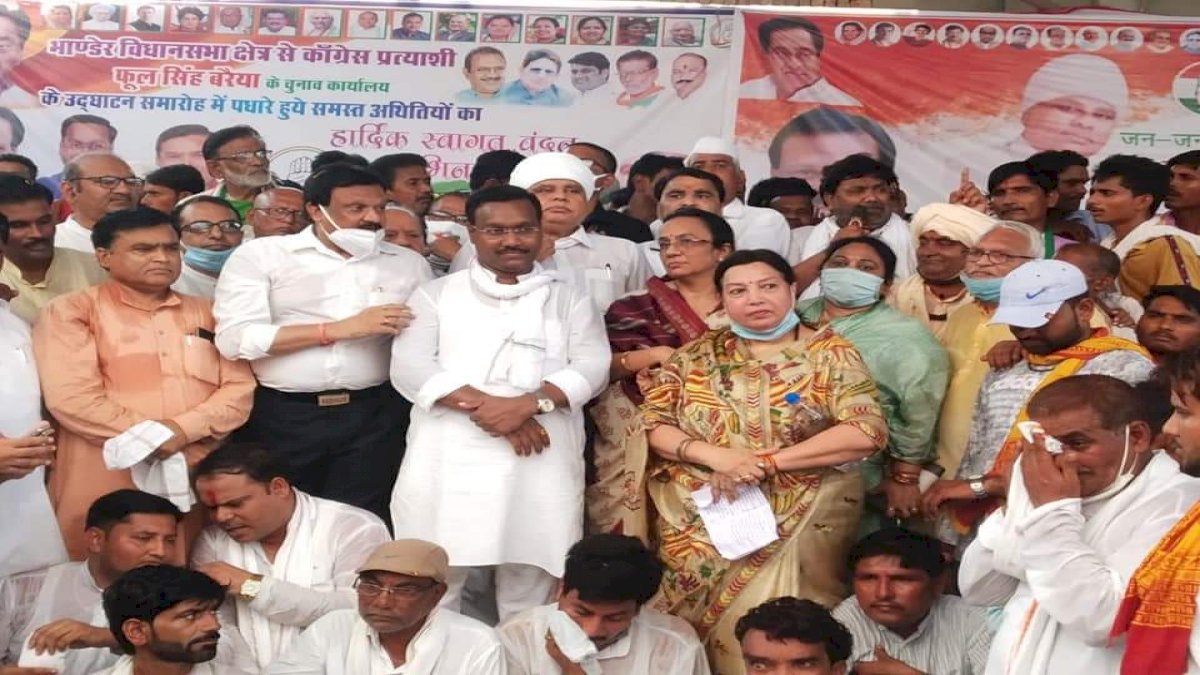 Bhander: बेंगलुरु में बैठी विधायक के पति ने कांग्रेस में रहने के लिए मांगे थे 40 करोड़, सेवा करने चुने गए माननीय बिक गए Bhander: बेंगलुरु में बैठी विधायक के पति ने कांग्रेस में रहने के लिए मांगे थे 40 करोड़, सेवा करने चुने गए माननीय बिक गए