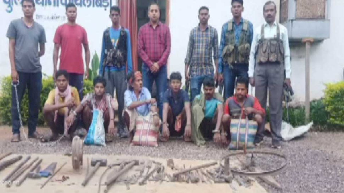 Chhattisgarh: कांकेर में पकड़ा गया नक्सलियों के लिए हथियार बनाने वाला गिरोह, 6 गिरफ्तार Chhattisgarh: कांकेर में पकड़ा गया नक्सलियों के लिए हथियार बनाने वाला गिरोह, 6 गिरफ्तार
