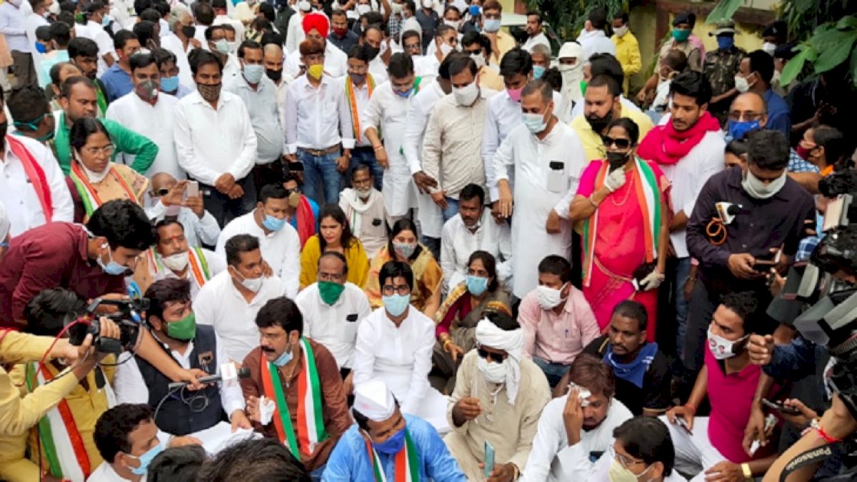 Farm Bill Protest: नए कृषि बिल के विरोध में कांग्रेस का प्रदर्शन, राष्ट्रपति से कानून निरस्त करने की मांग Farm Bill Protest: नए कृषि बिल के विरोध में कांग्रेस का प्रदर्शन, राष्ट्रपति से कानून निरस्त करने की मांग