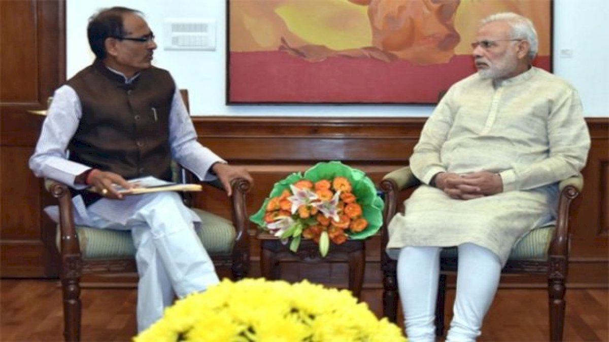 MP By-polls: चुनावों का ऐलान होते ही दिल्ली पहुंचे शिवराज चौहान, पीएम मोदी को सौंपा आत्मनिर्भर मध्य प्रदेश का ड्राफ्ट MP By-polls: चुनावों का ऐलान होते ही दिल्ली पहुंचे शिवराज चौहान, पीएम मोदी को सौंपा आत्मनिर्भर मध्य प्रदेश का ड्राफ्ट