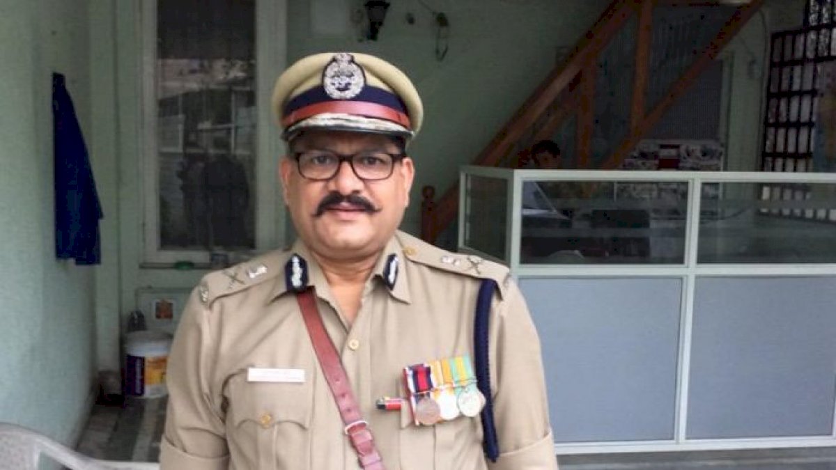 MP DGP: निलंबन के खिलाफ हाई कोर्ट जाएंगे पुरुषोत्तम शर्मा, कहा, महिला नहीं पुरुष की हुई प्रताड़ना MP DGP: निलंबन के खिलाफ हाई कोर्ट जाएंगे पुरुषोत्तम शर्मा, कहा, महिला नहीं पुरुष की हुई प्रताड़ना