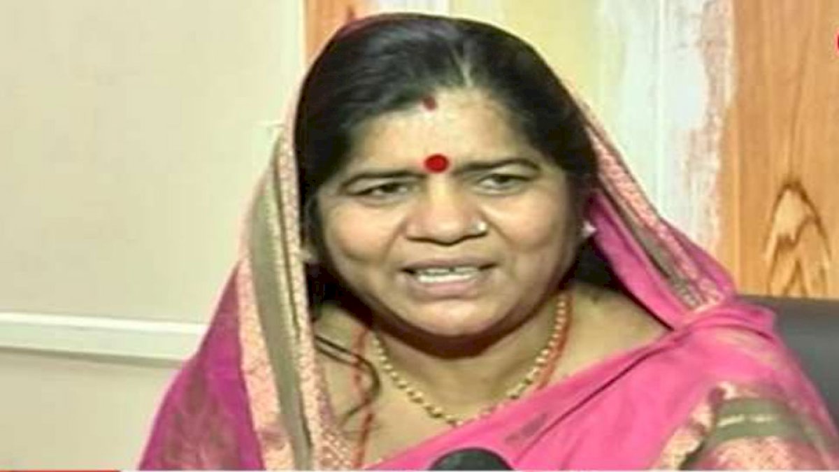 Imarti Devi: मंत्री इमरती देवी का डर, कहा हार जाने के बाद भी रहूंगी मंत्री, वीडियो सोशल मीडिया पर वायरल Imarti Devi: मंत्री इमरती देवी का डर, कहा हार जाने के बाद भी रहूंगी मंत्री, वीडियो सोशल मीडिया पर वायरल