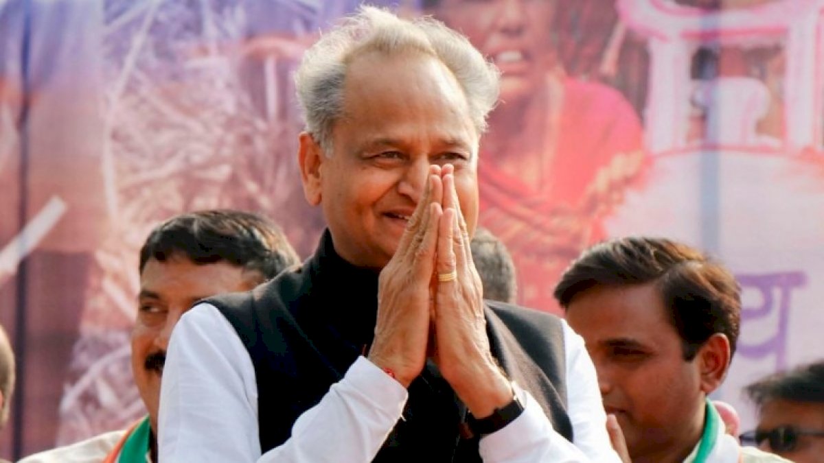 Ashok Gehlot: राजस्थान की गहलोत सरकार ने पूरे किए 501 में से 252 वादे, पेश किया 21 महीनों का रिपोर्ट कार्ड Ashok Gehlot: राजस्थान की गहलोत सरकार ने पूरे किए 501 में से 252 वादे, पेश किया 21 महीनों का रिपोर्ट कार्ड