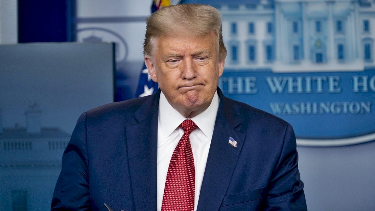 Donald Trump: कोरोना से जूझते ट्रंप की सेहत पर अटकलें जारी, चुनाव से पहले उन्हें कुछ हो गया तो क्या होगा Donald Trump: कोरोना से जूझते ट्रंप की सेहत पर अटकलें जारी, चुनाव से पहले उन्हें कुछ हो गया तो क्या होगा