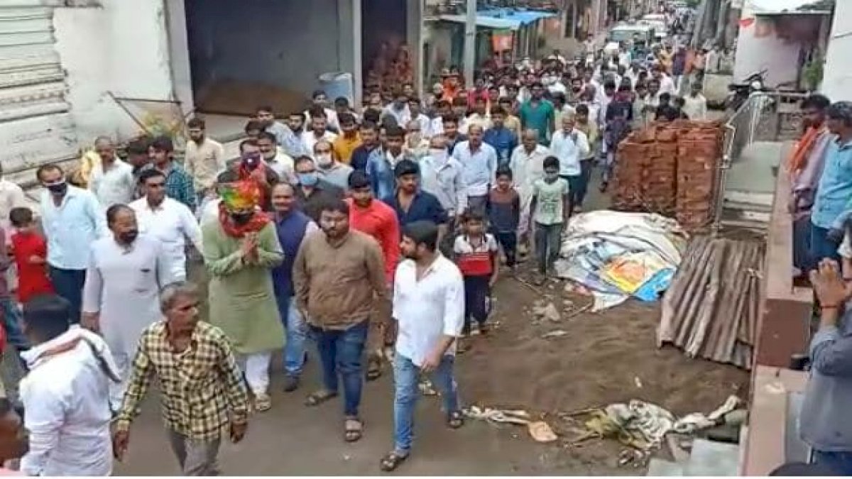 MP By Poll: बदनावर में बैंगलोर रिटर्न का विरोध, राज्यवर्धन सिंह दत्तीगांव के खिलाफ नारेबाजी पर कांग्रेस ने ली चुटकी MP By Poll: बदनावर में बैंगलोर रिटर्न का विरोध, राज्यवर्धन सिंह दत्तीगांव के खिलाफ नारेबाजी पर कांग्रेस ने ली चुटकी