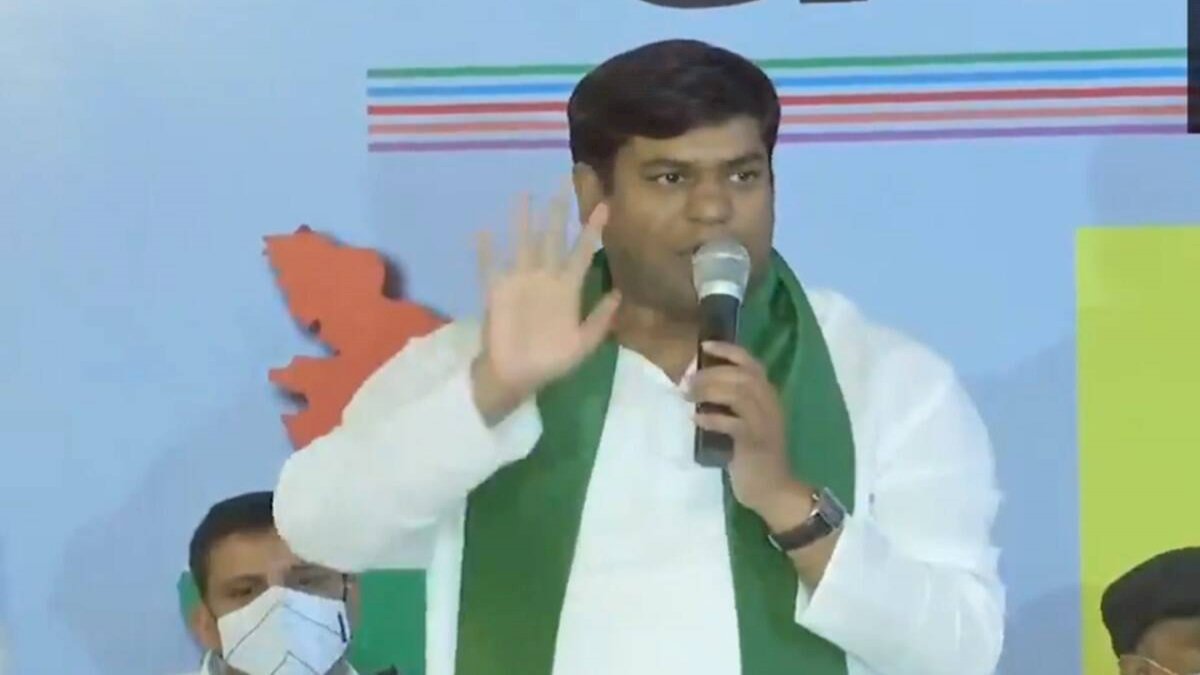Bihar Election 2020: मुकेश सहनी की विकासशील इंसान पार्टी की एनडीए में एंट्री, बीजेपी ने अपने कोटे से दीं 11 सीटें Bihar Election 2020: मुकेश सहनी की विकासशील इंसान पार्टी की एनडीए में एंट्री, बीजेपी ने अपने कोटे से दीं 11 सीटें