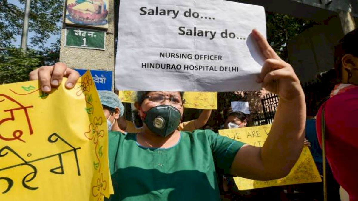 Corona Warriors: कोरोना काल में जान पर खेलकर ड्यूटी करने वाले डॉक्टर्स को चार महीने से नहीं मिला वेतन Corona Warriors: कोरोना काल में जान पर खेलकर ड्यूटी करने वाले डॉक्टर्स को चार महीने से नहीं मिला वेतन