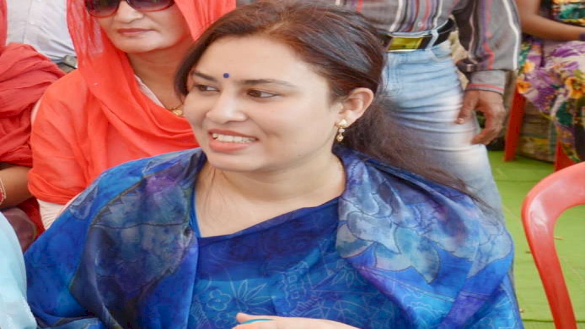 Marwahi By Election: जाति विवाद में रेनू और ऋचा जोगी ने राज्यपाल से लगाई गुहार, जबरन परेशान किए जाने का लगाया आरोप Marwahi By Election: जाति विवाद में रेनू और ऋचा जोगी ने राज्यपाल से लगाई गुहार, जबरन परेशान किए जाने का लगाया आरोप