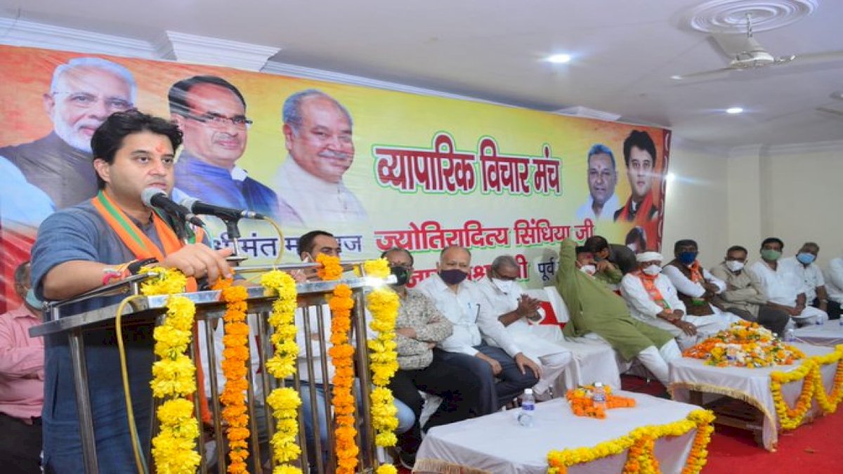 Jyotiraditya Scindia: मंच से बोले मैं ढाल और तलवार, मैदान से अतिथि शिक्षक ने उठाया सवाल Jyotiraditya Scindia: मंच से बोले मैं ढाल और तलवार, मैदान से अतिथि शिक्षक ने उठाया सवाल