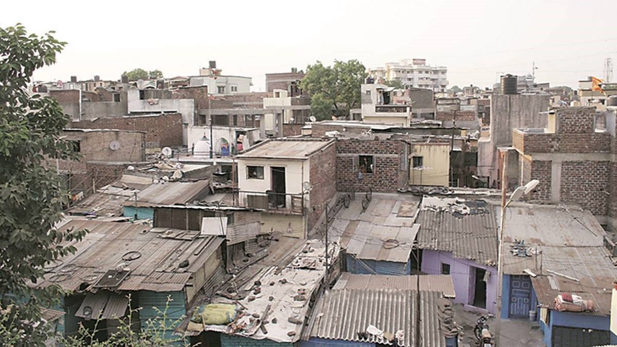 PMAY: पीएम आवास योजना में सरकारी मदद का भुगतान रुका, लाखों लोग झुग्गियों में रहने को मजबूर PMAY: पीएम आवास योजना में सरकारी मदद का भुगतान रुका, लाखों लोग झुग्गियों में रहने को मजबूर