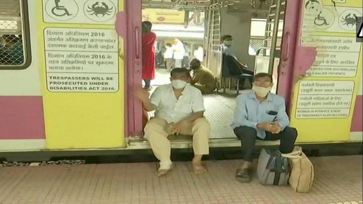 Mumbai Power Cut: मुंबई में बिजली का ग्रिड फेल, आर्थिक राजधानी की रफ्तार थमी Mumbai Power Cut: मुंबई में बिजली का ग्रिड फेल, आर्थिक राजधानी की रफ्तार थमी